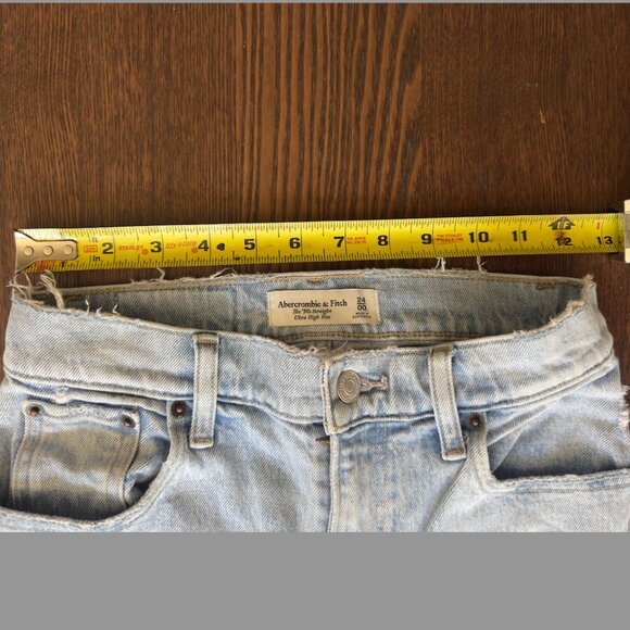 Abercrombie Ultra High Rise 90s Straight Jean (24L) - Picture 2 of 3